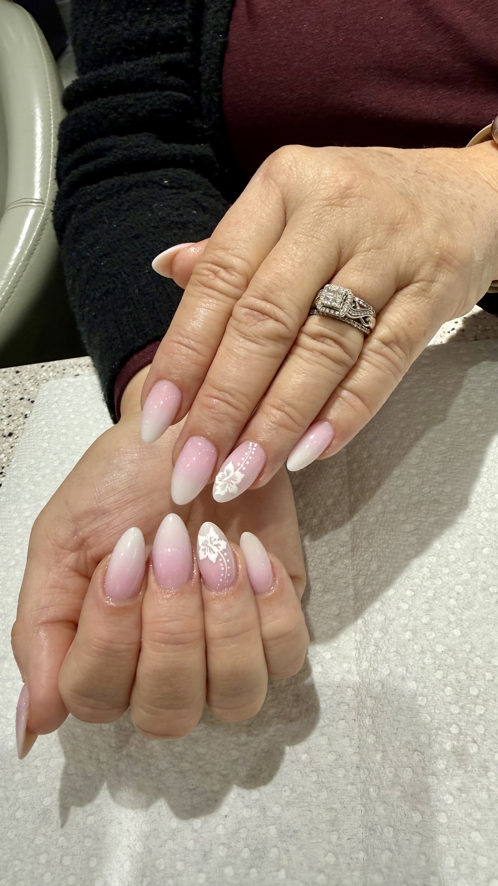 Stella Nails logo